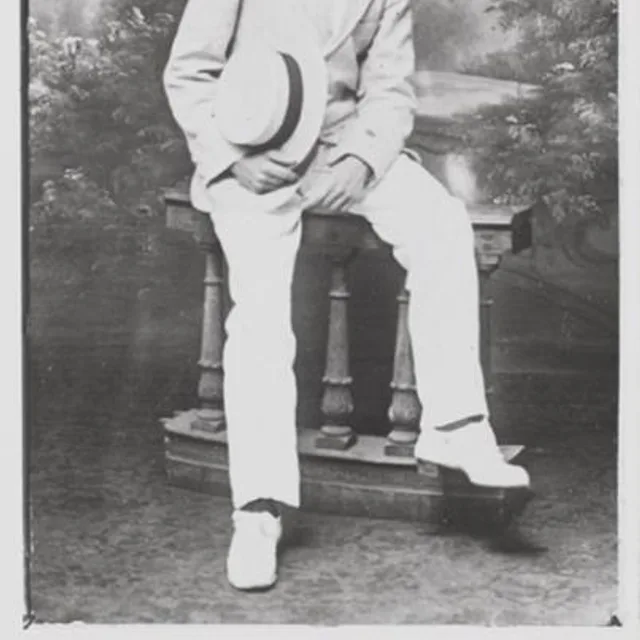 E. du Perron